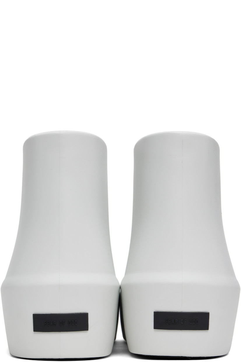 Ankle-high foam rubber boots in white. 

· Rubberized logo patch at heel counter
· Removable logo-embossed buffed leather insole
· Treaded XL Extralight® rubber outsole

Supplier color: Glacier