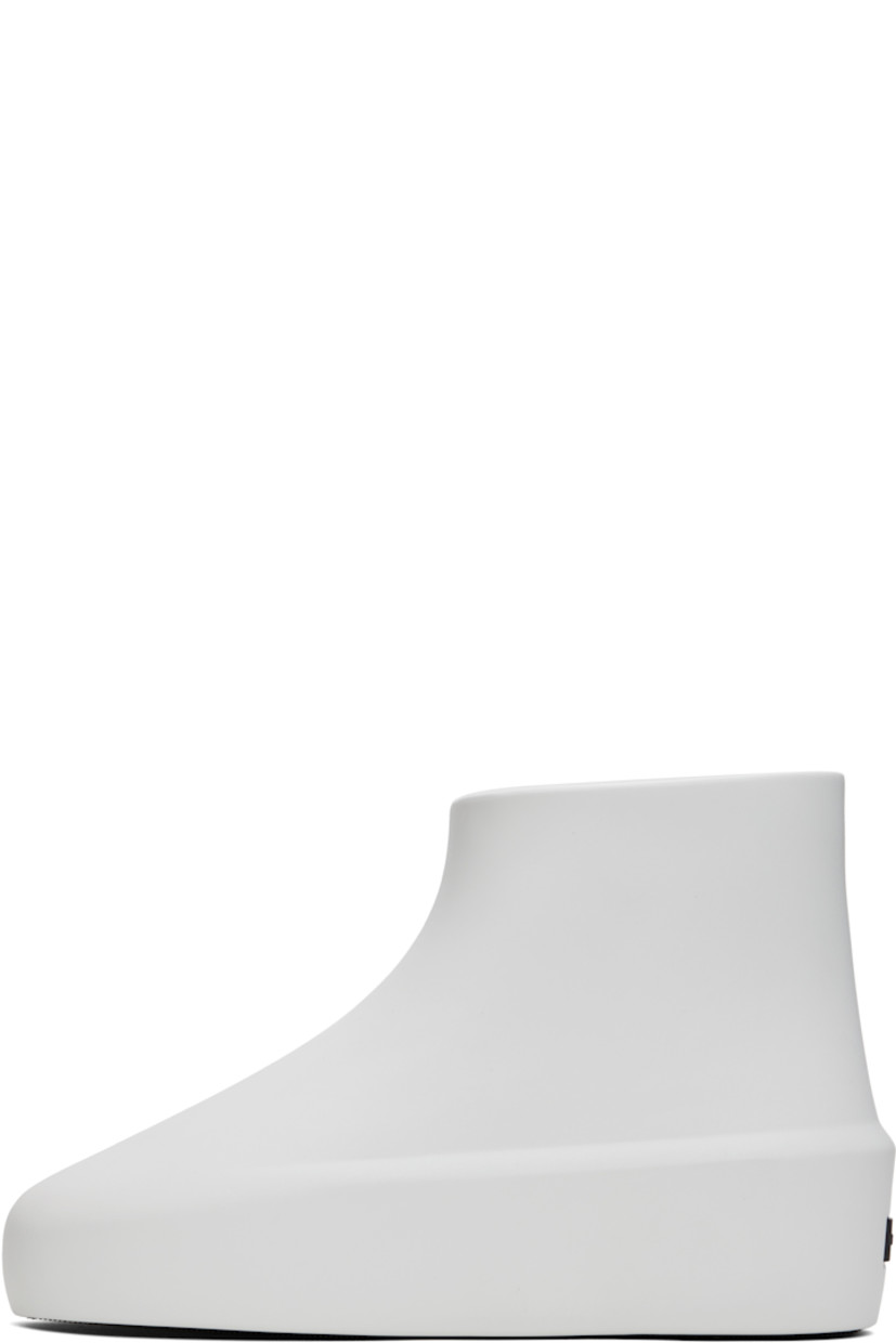 Ankle-high foam rubber boots in white. 

· Rubberized logo patch at heel counter
· Removable logo-embossed buffed leather insole
· Treaded XL Extralight® rubber outsole

Supplier color: Glacier