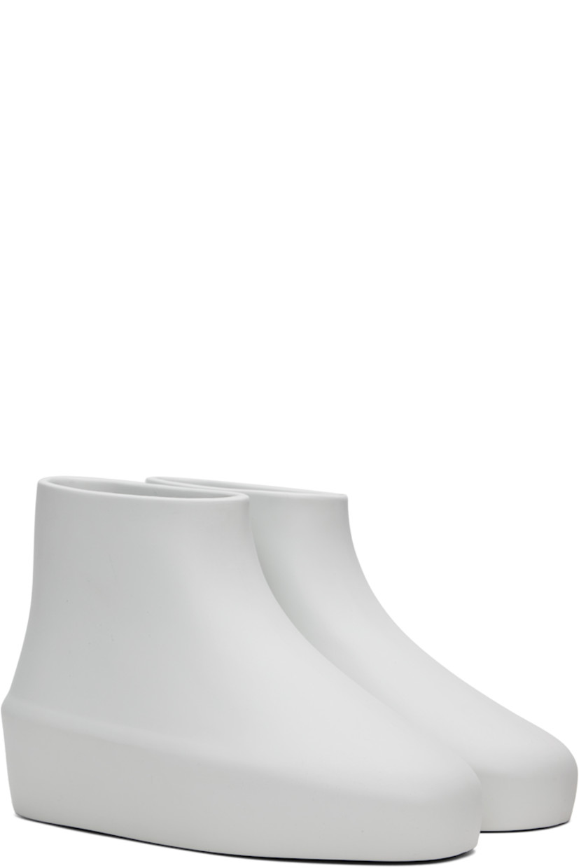 Ankle-high foam rubber boots in white. 

· Rubberized logo patch at heel counter
· Removable logo-embossed buffed leather insole
· Treaded XL Extralight® rubber outsole

Supplier color: Glacier