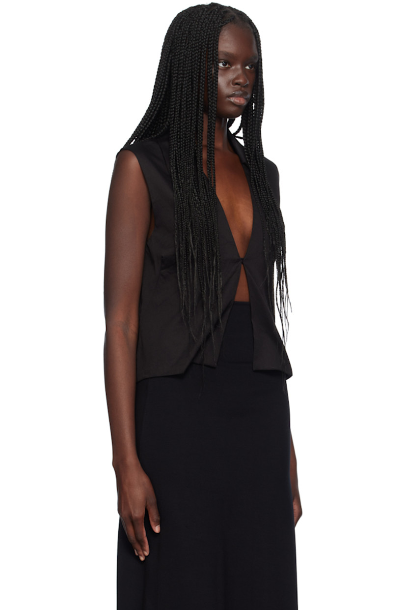 Cotton sateen tank top.

· Pointed collar
· Plunging V-neck
· Single-button closure

Supplier color: Black
