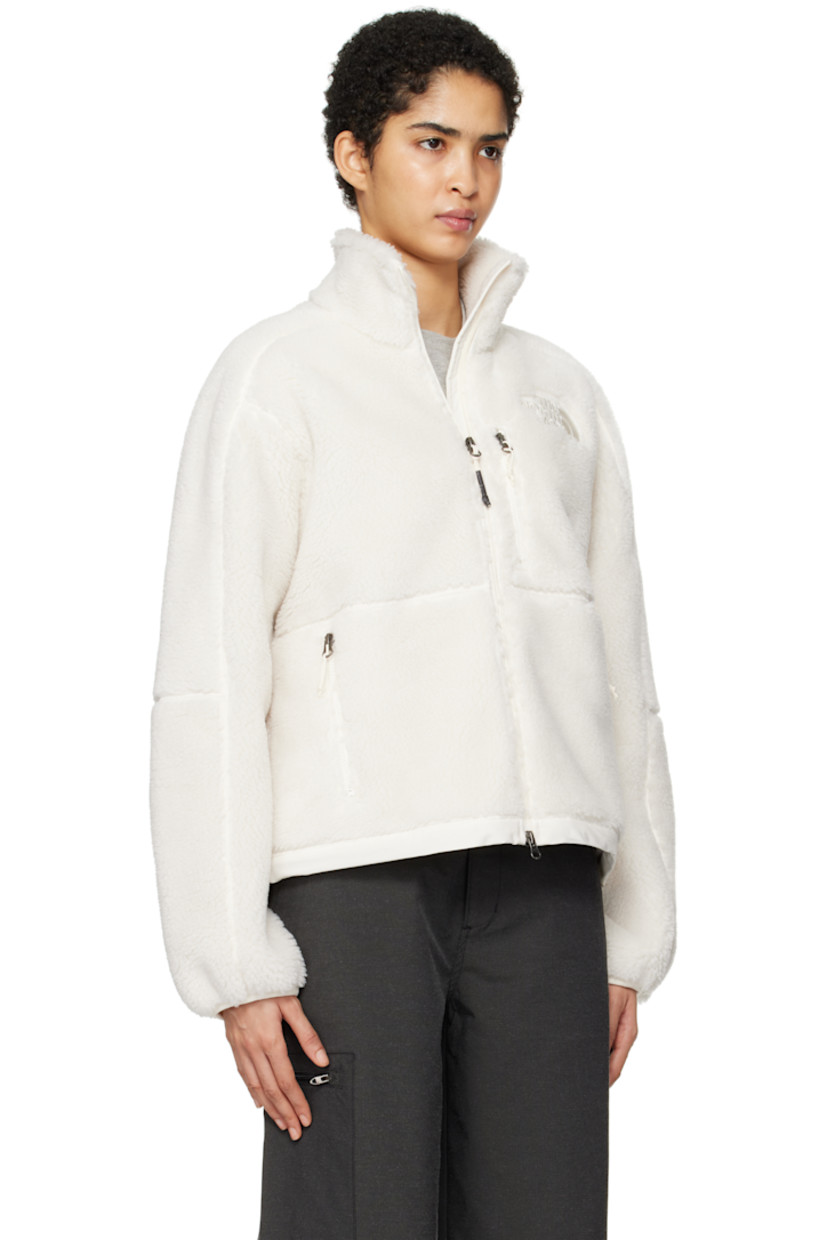 Sherpa fleece jacket. Overlock stitching throughout.

· Funnel neck
· Zip closure
· Logo embroidered at chest and back
· Zip pockets
· Cord-lock drawstring at hem
· Elasticized cuffs

Supplier color: White dune