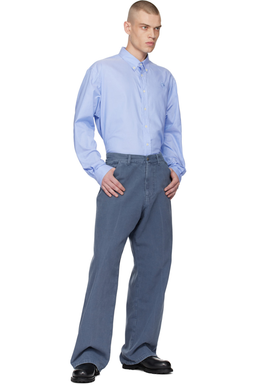Cotton oxford shirt.

· Spread collar
· Button closure
· Logo embroidered at chest 
· Shirttail hem
· Pleats at single-button barrel cuffs
· Box pleat at back yoke

Supplier color Light blue