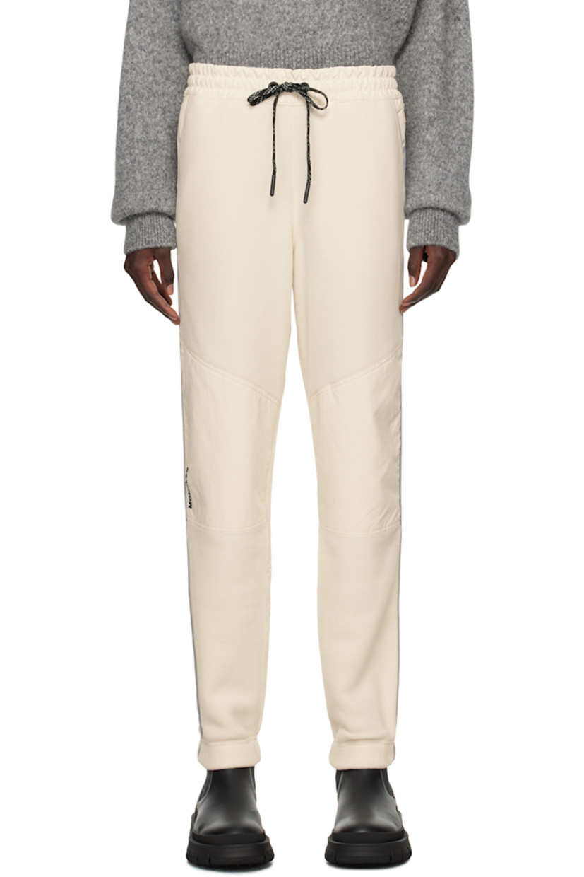 Polyester fleece lounge pants.

· Drawstring at elasticized waistband
· Two-pocket styling
· Logo patch at front pocket
· Taffeta panels at knees 
· Rubberized logo patch at knee
· Reflective stripe at outseams
· Locker loop at back waistband

Supplier color: 21L