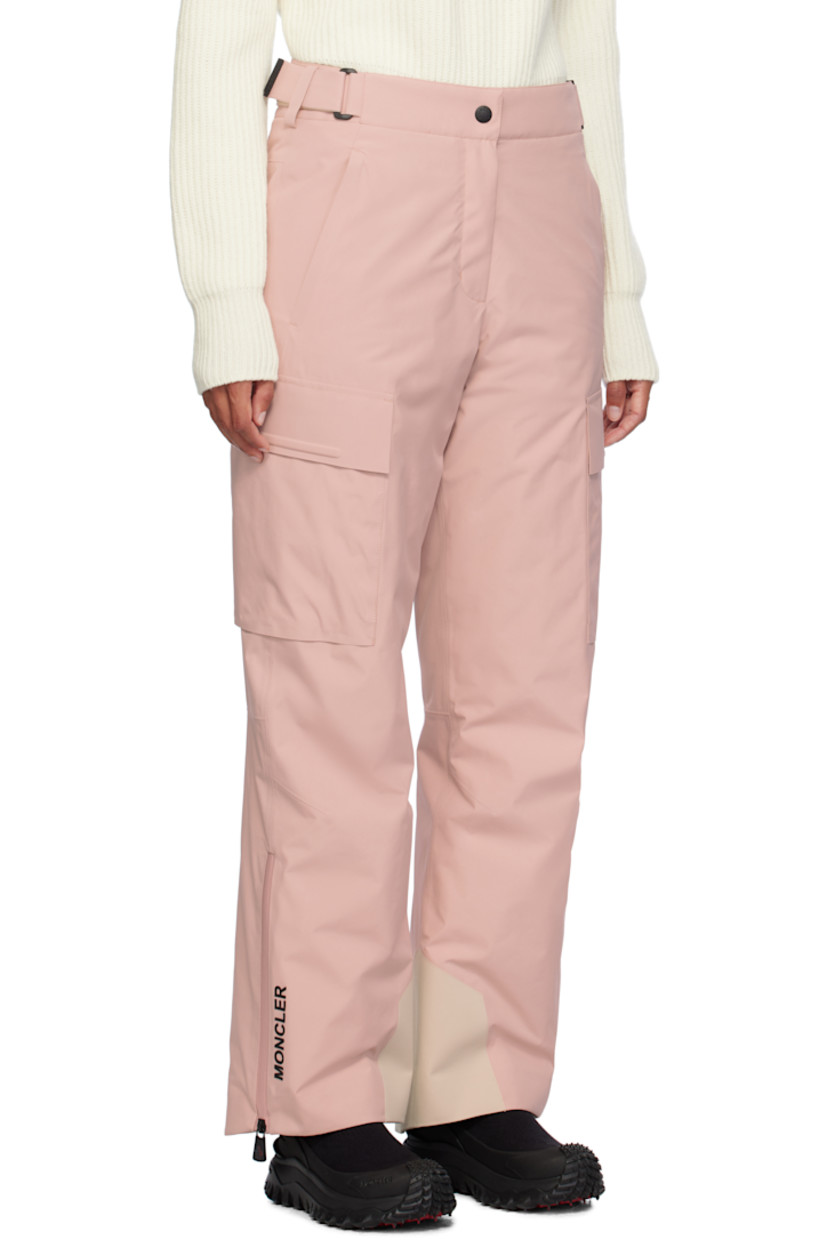 Primaloft®-insulated lightweight GORE-TEX® polyester taffeta ski pants. Windproof, waterproof, and breathable.

· Integrated cinch belt and belt loops 
· Two-pocket styling
· Zip-fly
· Zip vent at cuffs
· Logo bonded at cuff
· Cargo pocket at outseams
· Full fleece and satin lining

Supplier color: Phard