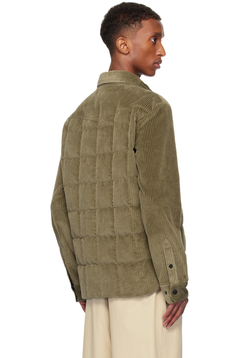 DIST-certified down-filled and quilted stretch cotton corduroy jacket. Breathable and lightweight.

· Spread collar 
· Press-stud closure
· Flap and welt pockets
· Shirttail hem
· Embroidered logo patch at sleeve
· Adjustable single-press-stud barrel cuffs
· Zip pocket at interior
· Full ripstop lining
· Logo-engraved black hardware

Part of the Après-Ski collection.

Supplier color: Military green

Fill 1: 90% goose down, 10% feather.