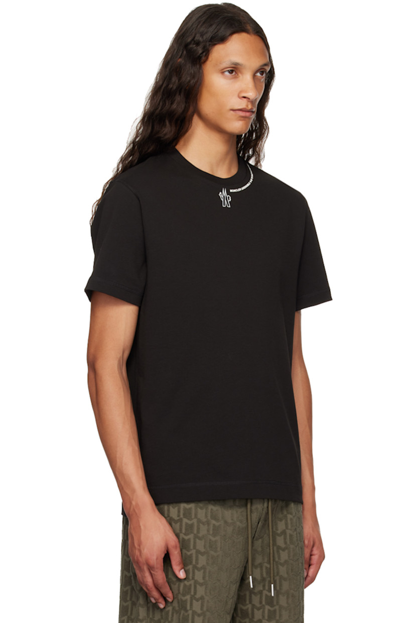 Cotton jersey T-shirt.

· Rib knit crewneck
· Logo and text printed at collar
· Tricolor flag at side seam
· Vented side seams
· Text bonded at back hem
 
Supplier color: Black