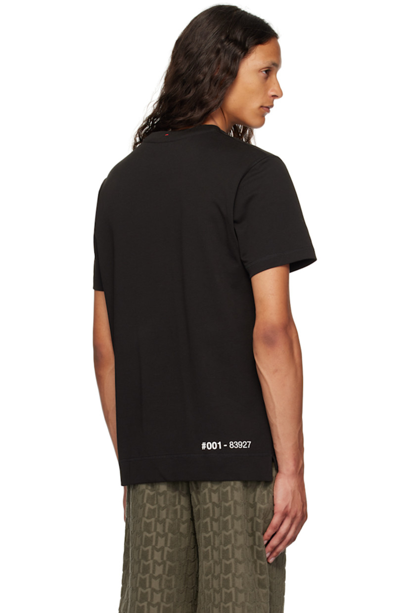 Cotton jersey T-shirt.

· Rib knit crewneck
· Logo and text printed at collar
· Tricolor flag at side seam
· Vented side seams
· Text bonded at back hem
 
Supplier color: Black