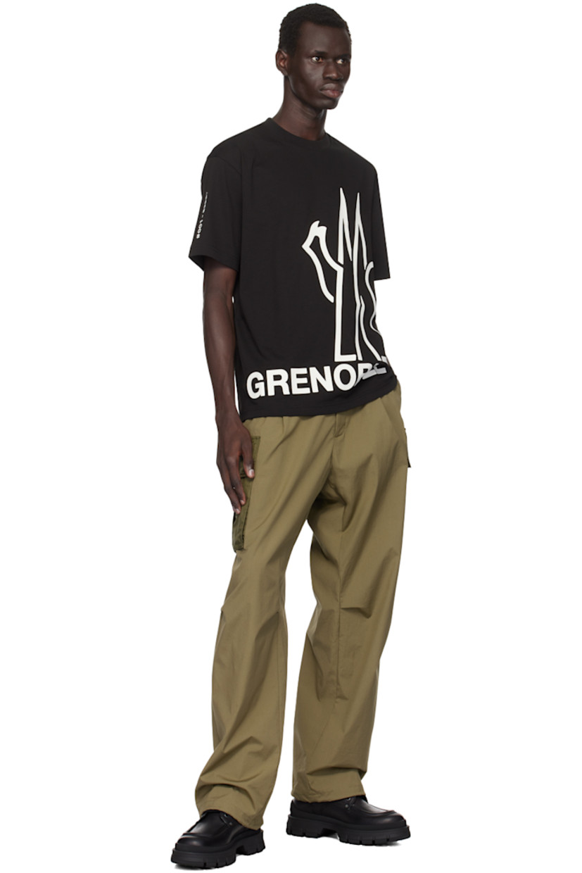 Cotton jersey T-shirt.

· Rib knit crewneck
· Logo graphic bonded at front
· Text bonded at sleeve

Supplier color: Black