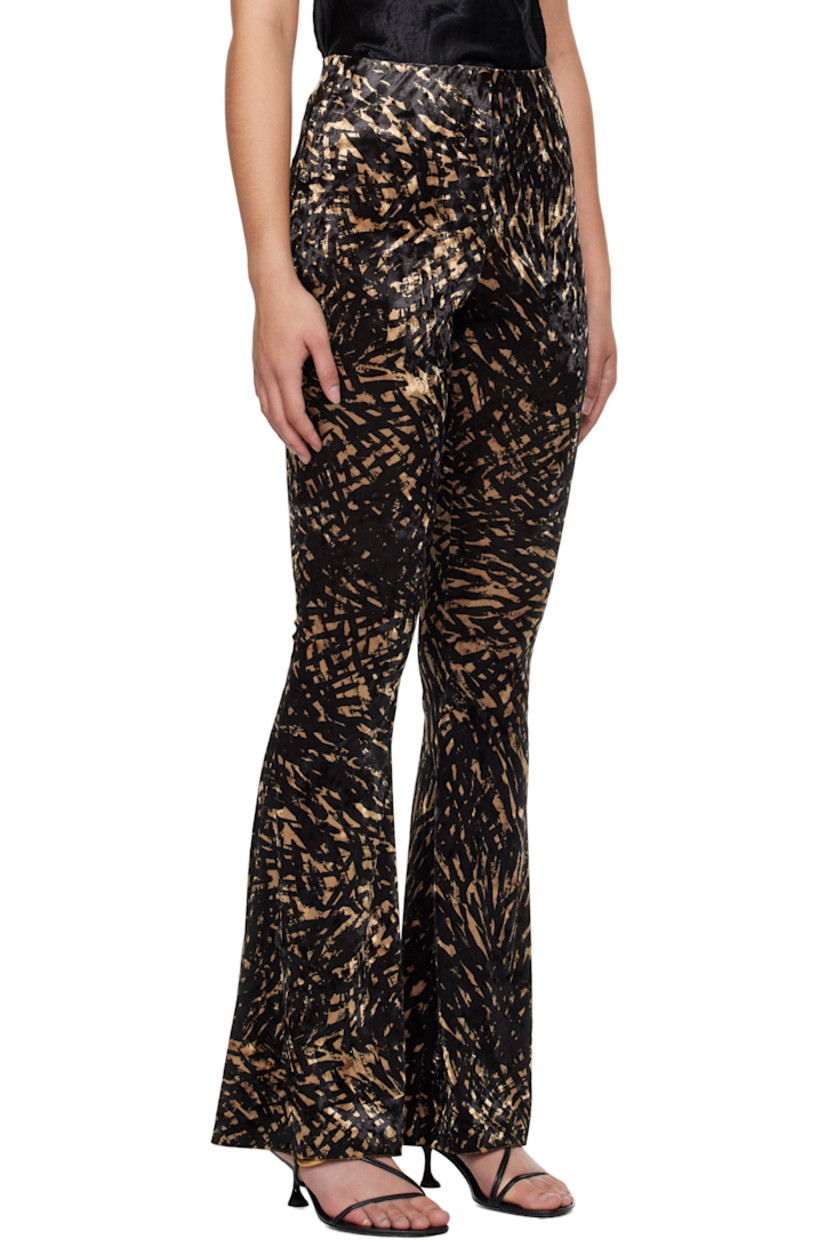 Stretch polyester crushed velvet leggings. Graphic pattern throughout.

· High-rise
· Elasticized waistband
· Flared cuffs

Supplier color: Fur stroke animal