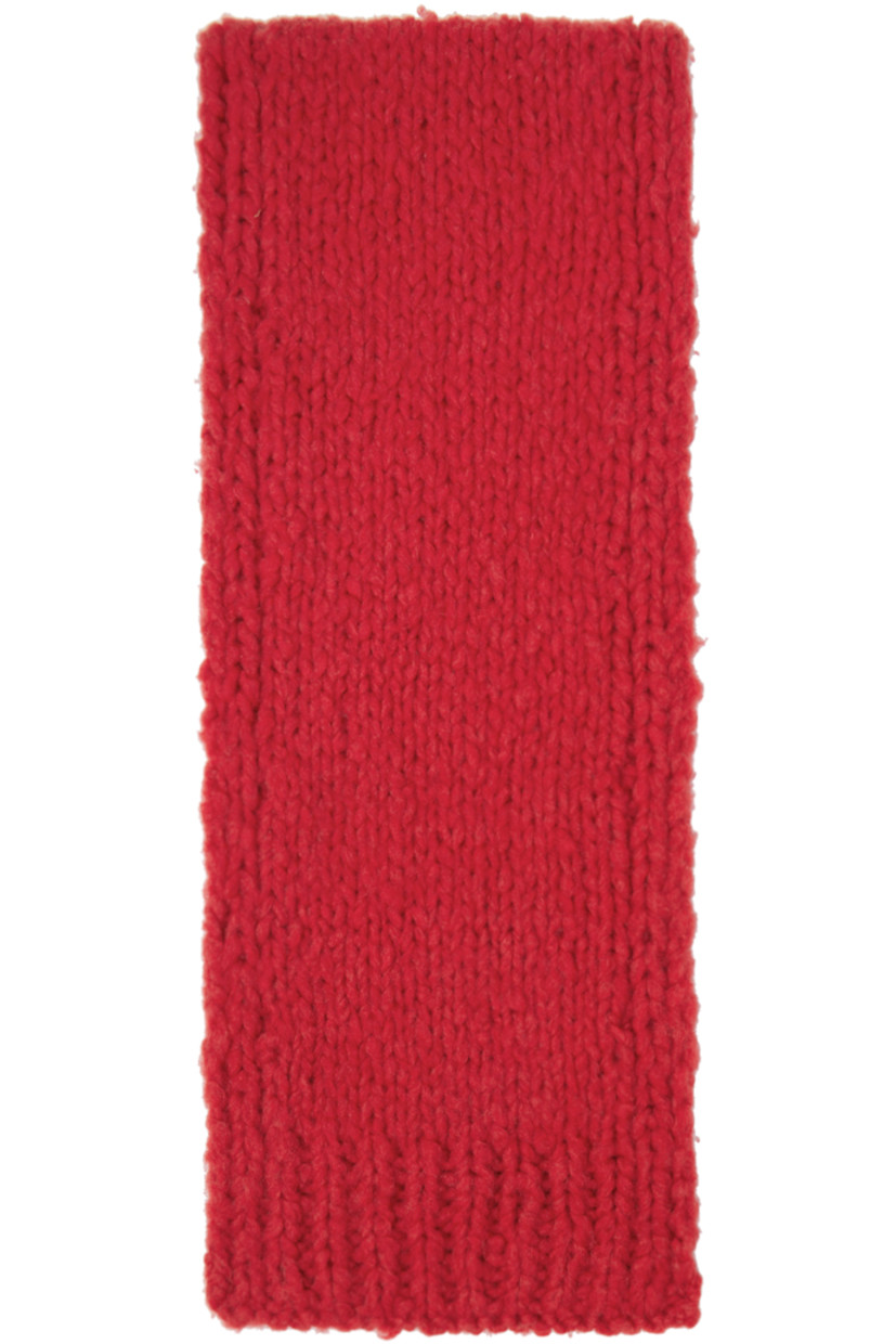 Rectangular knit cashmere scarf in red. 

· Rib knit edges
· L76" x W10"

Supplier color: Scarlet red