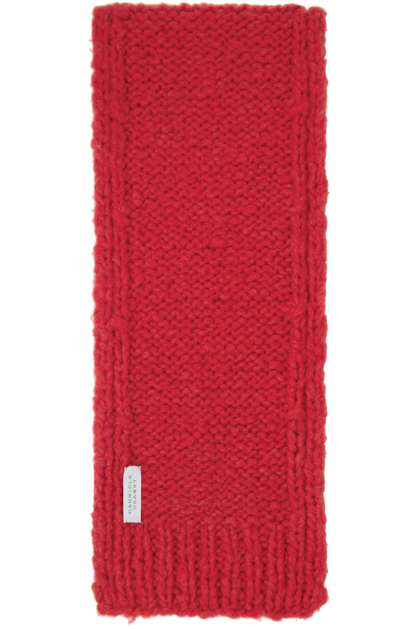 Rectangular knit cashmere scarf in red. 

· Rib knit edges
· L76" x W10"

Supplier color: Scarlet red