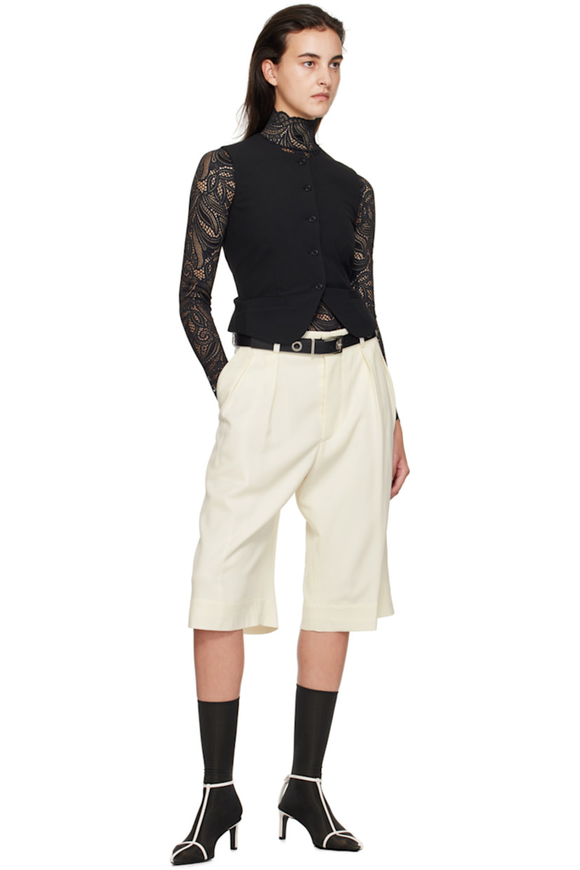 Buffed leather belt in black.

· Eyelets throughout 
· Pin-buckle fastening
· Keeper loop
· W1"

Supplier color: Black
