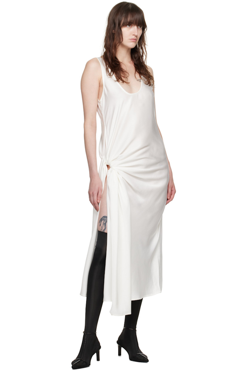 Viscose satin dress.

· Scoop neck
· Gathered self-tie fastening at side seam
· Slit at asymmetric hem
· Darts at low back

Supplier color: Pearl