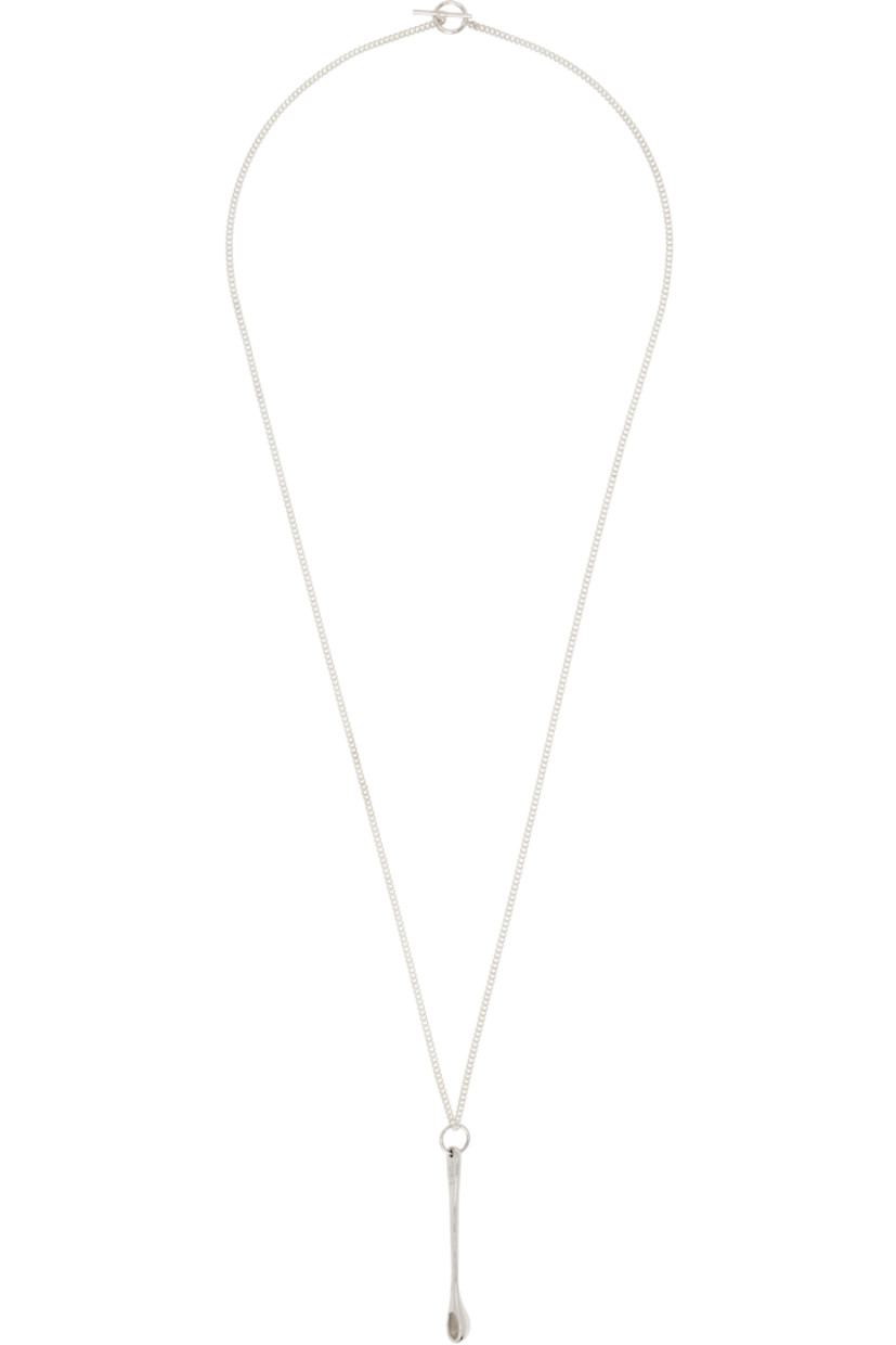 Curb chain necklace in sterling silver. 

· Logo-engraved pendant
· Toggle fastening
· L30"

Supplier color: Silver