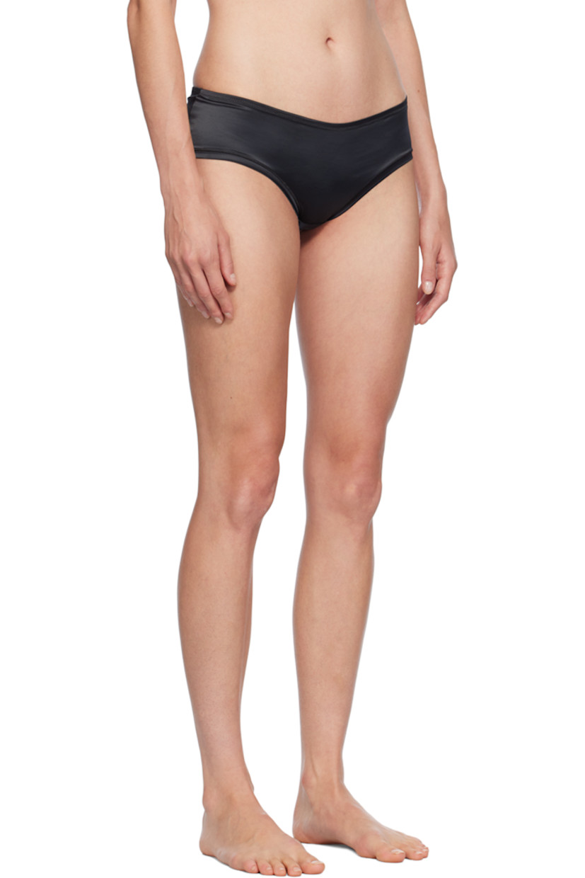 Stretch polyester satin briefs. 

· Elasticized waistband
· Partial cotton jersey lining

Supplier color: Black