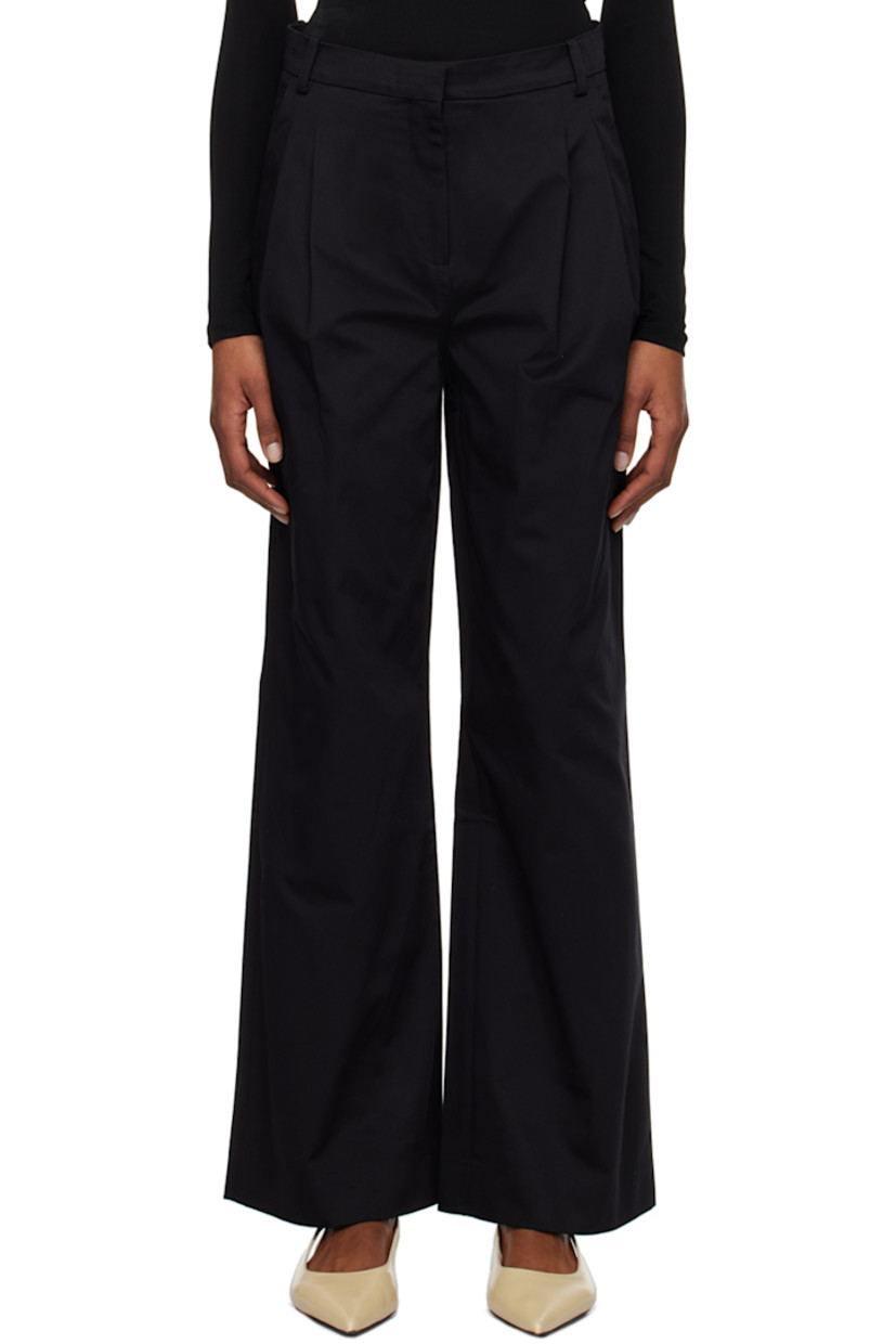 Wide-leg organic cotton twill trousers. 

· Belt loops
· Three-pocket styling
· Zip-fly
· Pleats at front 
· Full plain-woven lining

Supplier color: Black
