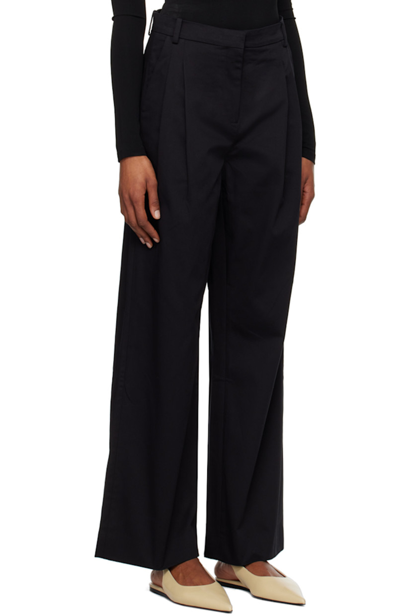 Wide-leg organic cotton twill trousers. 

· Belt loops
· Three-pocket styling
· Zip-fly
· Pleats at front 
· Full plain-woven lining

Supplier color: Black