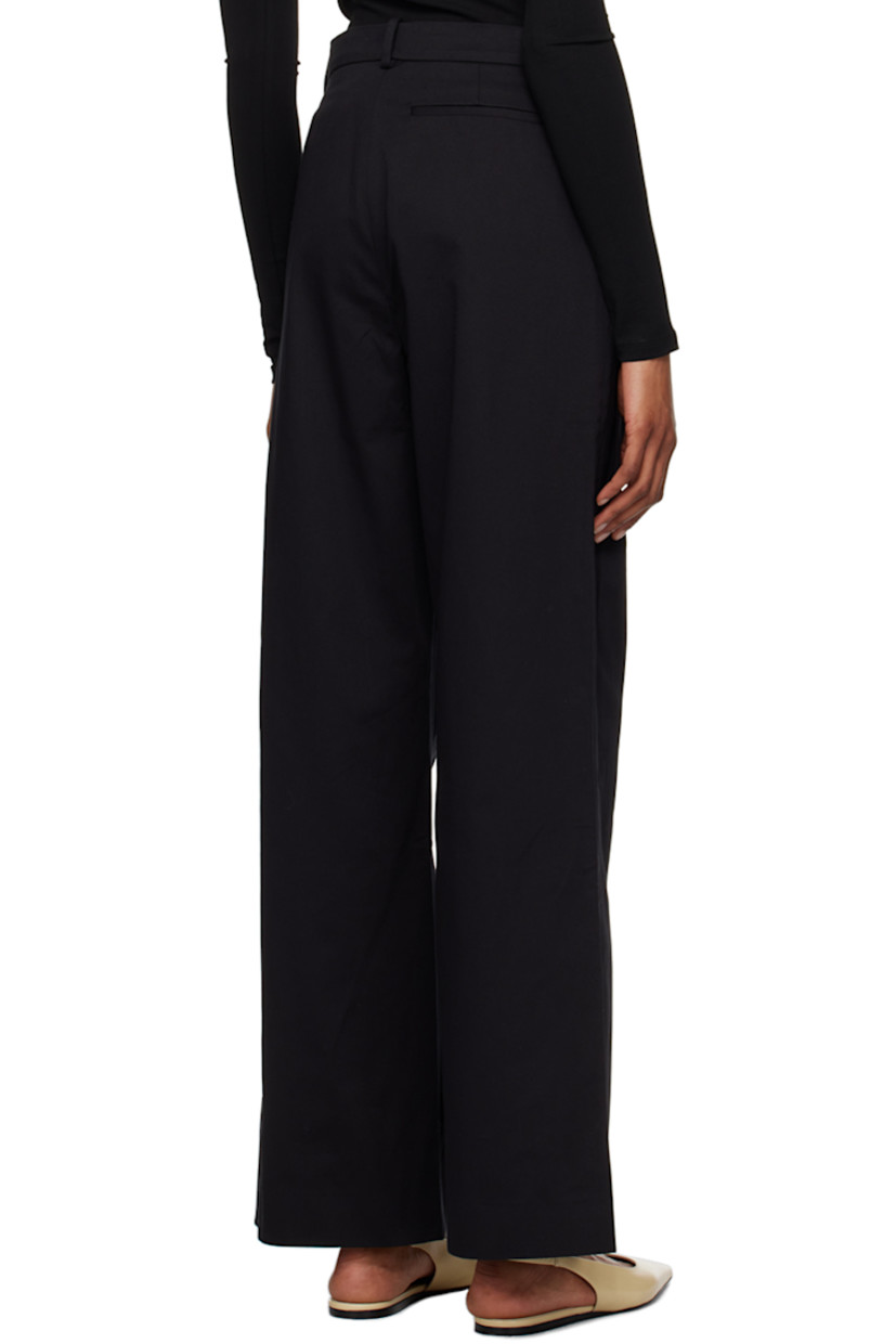 Wide-leg organic cotton twill trousers. 

· Belt loops
· Three-pocket styling
· Zip-fly
· Pleats at front 
· Full plain-woven lining

Supplier color: Black