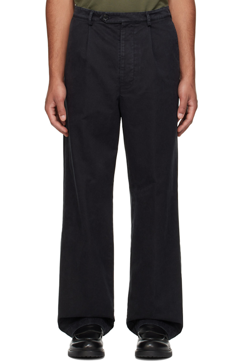 Cotton twill trousers.

· Belt loops
· Four-pocket styling
· Button-fly
· Darts at front

Supplier color: Black
