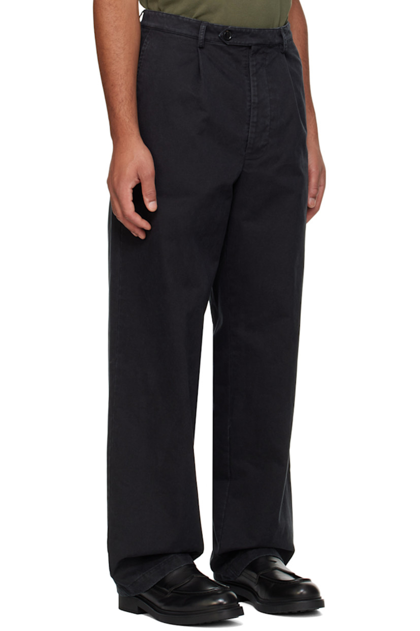 Cotton twill trousers.

· Belt loops
· Four-pocket styling
· Button-fly
· Darts at front

Supplier color: Black