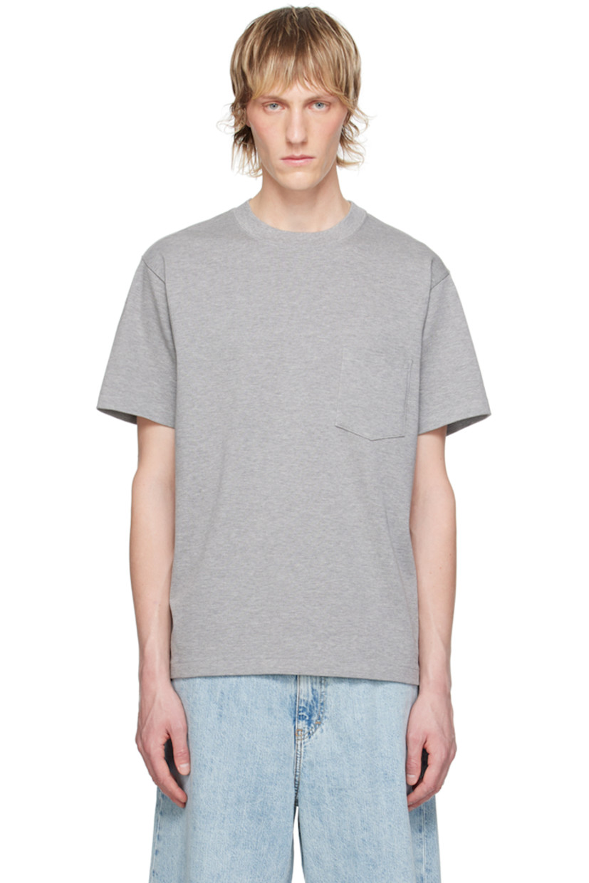 Cotton jersey T-shirt.

· Rib knit crewneck
· Patch pocket at chest
· Central seam at back

Supplier color: T. gray