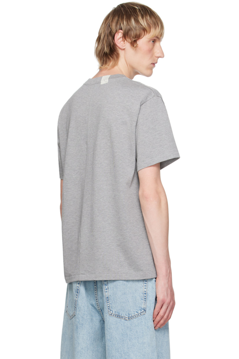 Cotton jersey T-shirt.

· Rib knit crewneck
· Patch pocket at chest
· Central seam at back

Supplier color: T. gray