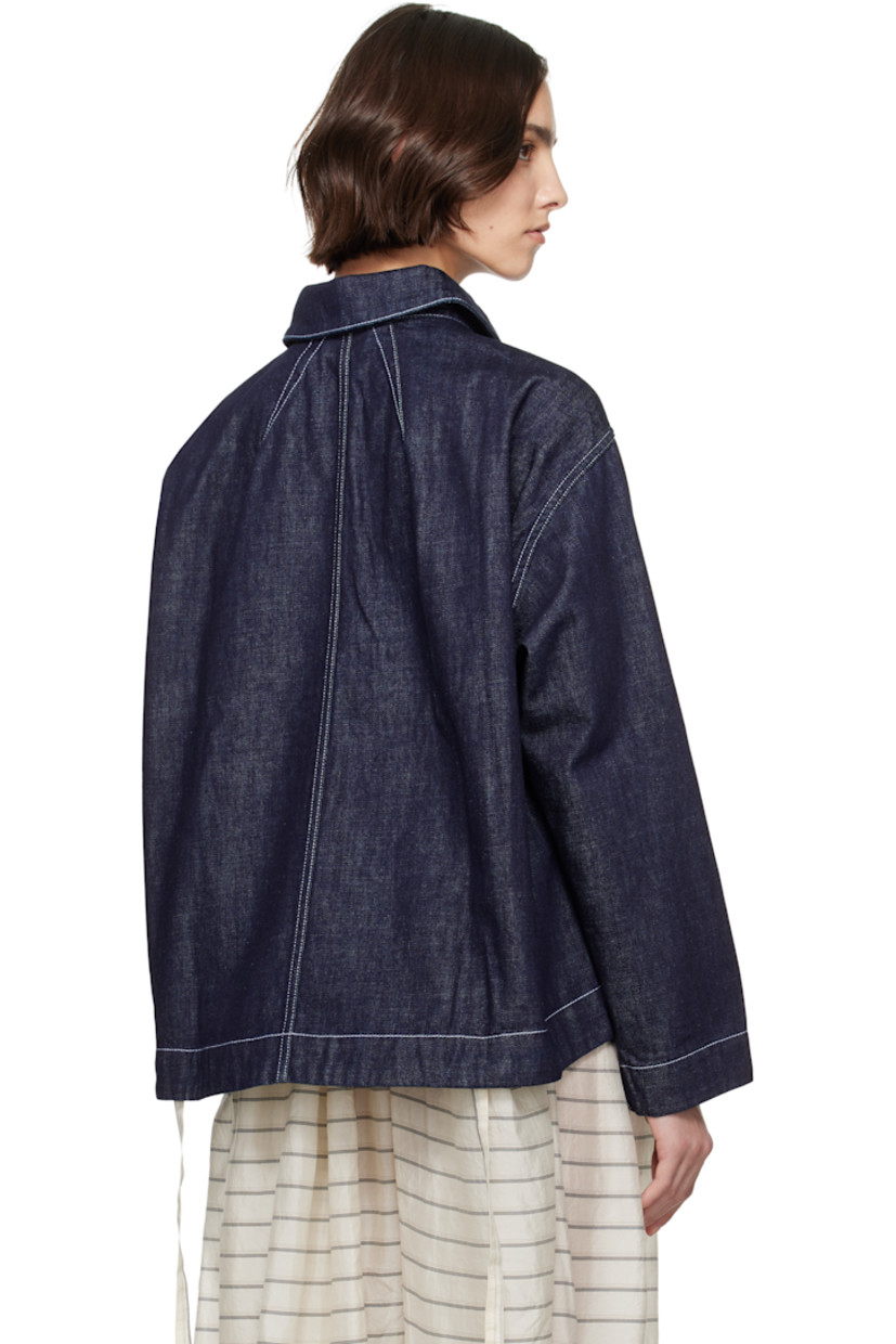 Non-stretch denim jacket.

· Spread collar
· Button closure
· Patch pockets
· Raglan sleeves
· Silver-tone hardware
· Contrast stitching in white

Supplier color: Indigo