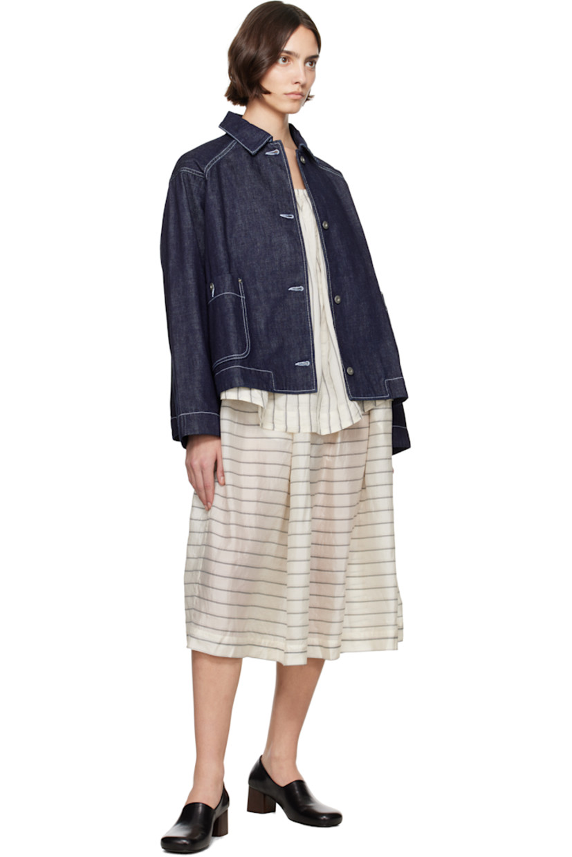 Non-stretch denim jacket.

· Spread collar
· Button closure
· Patch pockets
· Raglan sleeves
· Silver-tone hardware
· Contrast stitching in white

Supplier color: Indigo