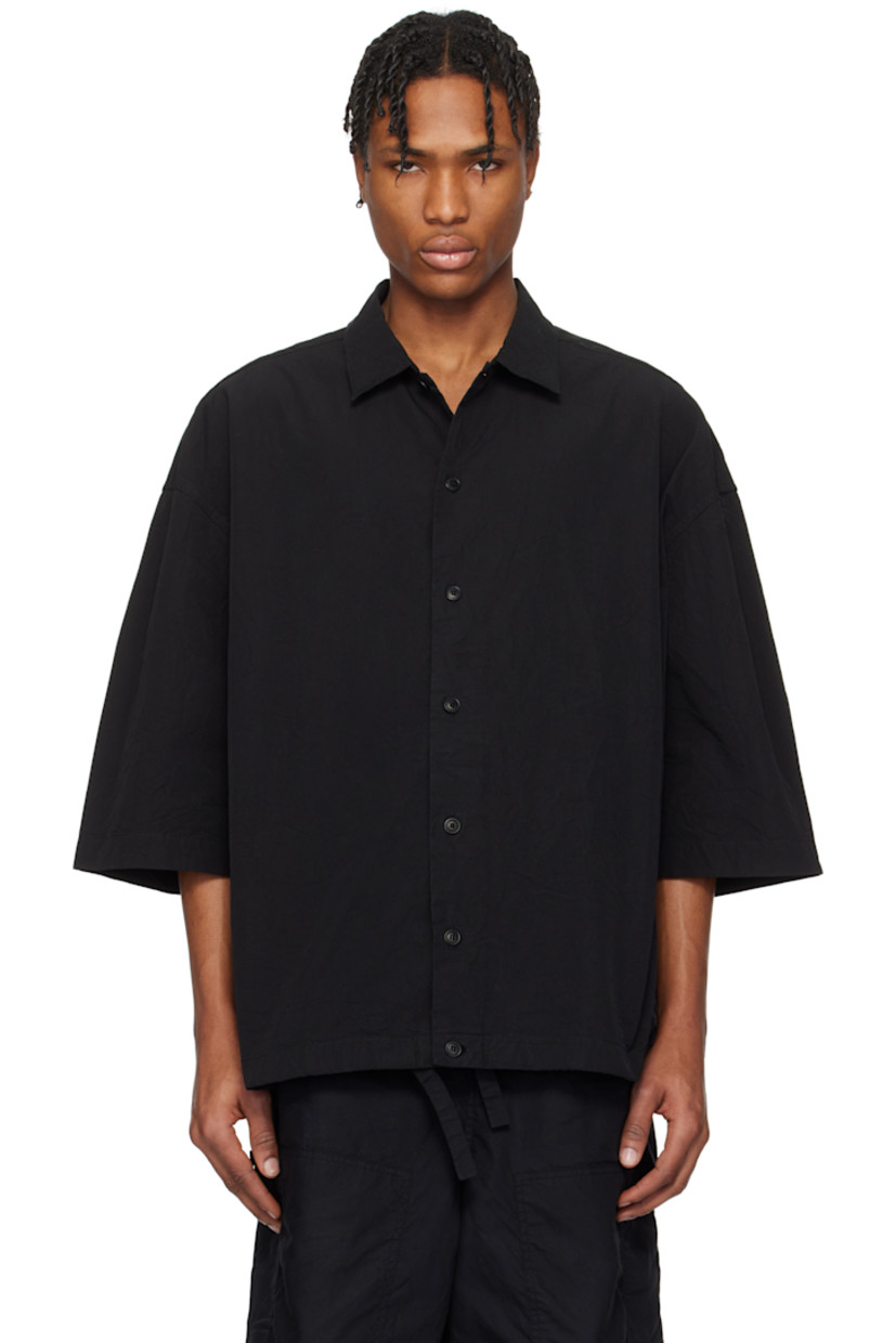 Lightweight crinkled cotton faille shirt.

· Spread collar
· Button closure
· Concealed drawstring at hem
· Red stitch at side
· Dropped shoulders
· Twin pleats at back yoke
· Corozo hardware

Supplier color: Black