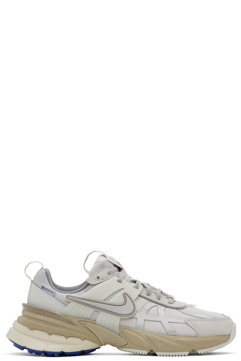Low-top buffed leather and waterproof GORE-TEX® mesh sneakers in gray and beige.

· Lace-up closure
· Logo patch and pull-loop at padded tongue
· Rubberized overlay and Swoosh appliqué at sides
· Pull-loop at heel tab
· Jersey lining
· Dual-density foam rubber midsole
· Treaded rubber sole

Please note that this item may be shipped only within North America.

Supplier color: Light iron ore/Light bone/Khaki/Light iron ore