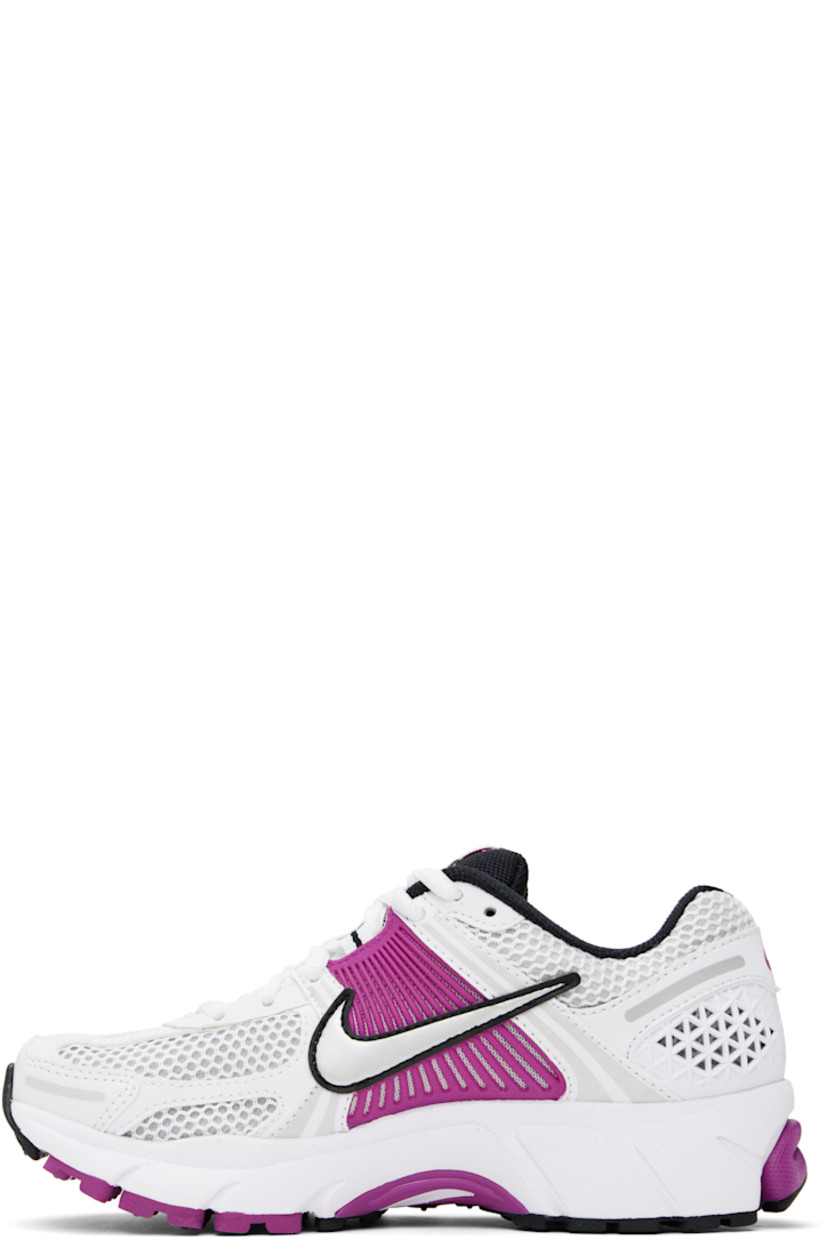 Low-top mesh and buffed faux-leather sneakers in white.

· Reflective trim throughout
· Lace-up closure
· Logo patch at padded tongue
· Padded collar
· Rubberized overlay at sides and heel
· Swoosh appliqué at sides
· Swoosh printed at heel tab
· Mesh lining
· Zoom Air cushioning at foam rubber midsole
· Treaded rubber sole

Please note that this item may be shipped only within North America.

Supplier color: White/Mtlc platinum