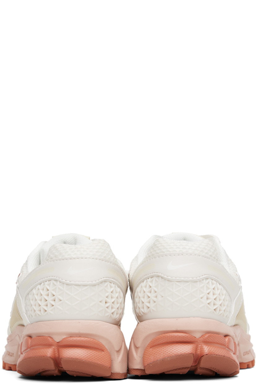 Low-top mesh and faux-leather sneakers in off-white and orange.

· Reflective trim throughout
· Lace-up closure
· Logo patch at padded tongue
· Padded collar
· Swoosh appliqué at sides
· Swoosh printed at heel
· Zoom Air unit at Cushlon foam rubber midsole
· Treaded rubber sole

Please note that this item may be shipped only within North America.

Supplier color: Phantom/Summit white
