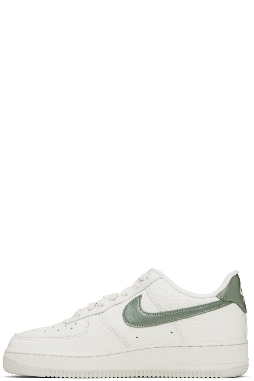 Low-top buffed leather sneakers in off-white.

· Graphic pattern embossed throughout
· Perforated detailing at toe and sides
· Graphic hardware at lace-up closure
· Logo patch at padded tongue
· Padded collar
· Swoosh appliqué at sides
· Logo embroidered at heel tab
· Mesh lining
· Air Sole unit at midsole
· Treaded rubber sole

Please note that this item may be shipped only within North America.

Supplier color: Sail/Light bone/University red/Jade horizon