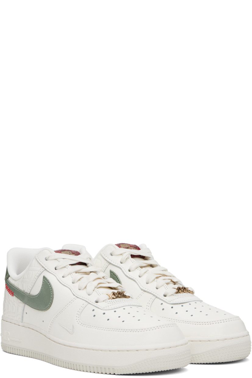 Low-top buffed leather sneakers in off-white.

· Graphic pattern embossed throughout
· Perforated detailing at toe and sides
· Graphic hardware at lace-up closure
· Logo patch at padded tongue
· Padded collar
· Swoosh appliqué at sides
· Logo embroidered at heel tab
· Mesh lining
· Air Sole unit at midsole
· Treaded rubber sole

Please note that this item may be shipped only within North America.

Supplier color: Sail/Light bone/University red/Jade horizon