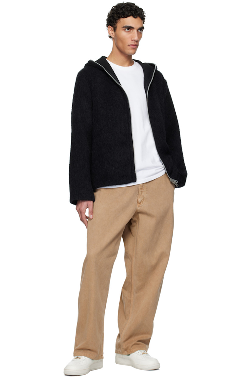 Low-top buffed leather sneakers in off-white.

· Graphic pattern embossed throughout
· Perforated detailing at toe and sides
· Graphic hardware at lace-up closure
· Logo patch at padded tongue
· Padded collar
· Swoosh appliqué at sides
· Logo embroidered at heel tab
· Mesh lining
· Air Sole unit at midsole
· Treaded rubber sole

Please note that this item may be shipped only within North America.

Supplier color: Sail/Light bone/University red/Jade horizon