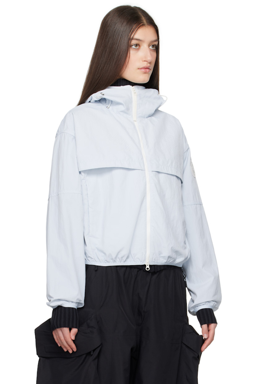 AcclimaLuxe nylon taffeta jacket. Lightweight, durable, water-repellent and wind-resistant.

· Elasticized trim at hood, cropped hem, and cuffs
· Bungee-style drawstring at hood
· Two-way zip closure
· Storm flaps at front and back
· Zip pockets
· Embroidered logo patch at sleeve
· Locker loop at back collar
· Patch pocket at interior
· Partial mesh lining

Supplier color: Early frost