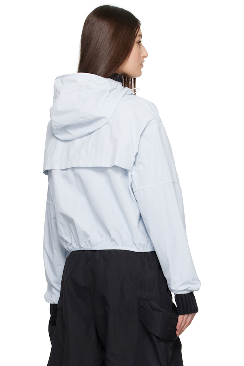 AcclimaLuxe nylon taffeta jacket. Lightweight, durable, water-repellent and wind-resistant.

· Elasticized trim at hood, cropped hem, and cuffs
· Bungee-style drawstring at hood
· Two-way zip closure
· Storm flaps at front and back
· Zip pockets
· Embroidered logo patch at sleeve
· Locker loop at back collar
· Patch pocket at interior
· Partial mesh lining

Supplier color: Early frost