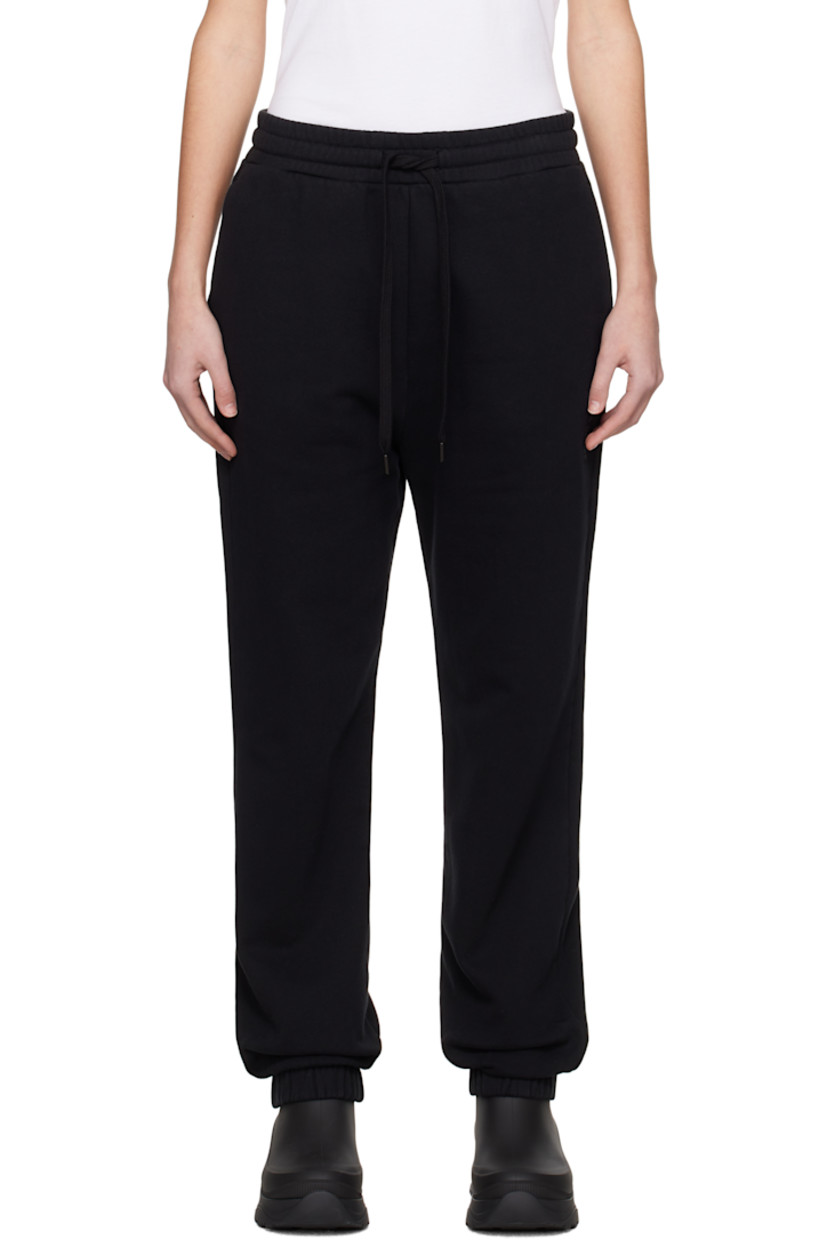 Cotton fleece sweatpants.

· Drawstring at elasticized waistband 
· Two-pocket styling
· Rubberized logo patch at front
· Elasticized cuffs

Supplier color: Black