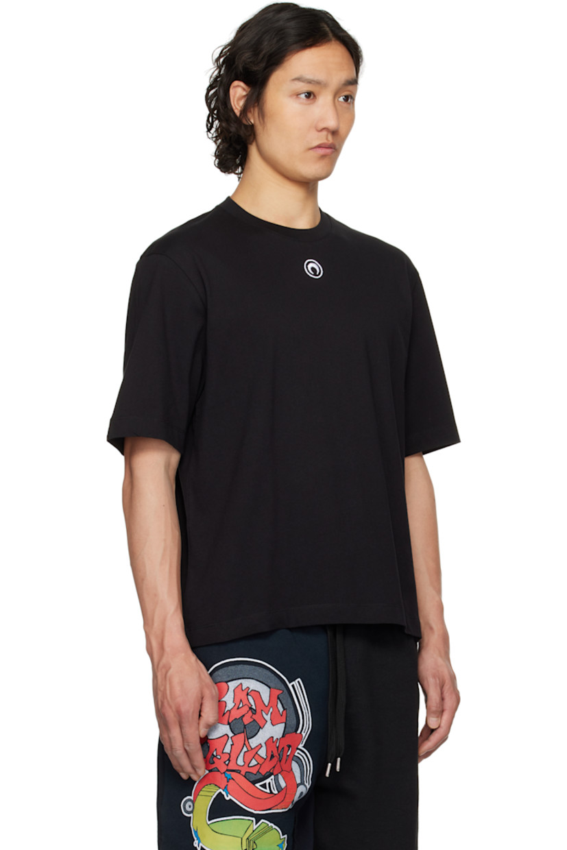 GOTS-certified organic cotton jersey T-shirt. 

· Rib-knit crewneck
· Logo embroidered at front
· Logo patch at back collar

Part of the Borderline collection.

Supplier color: Black cotton