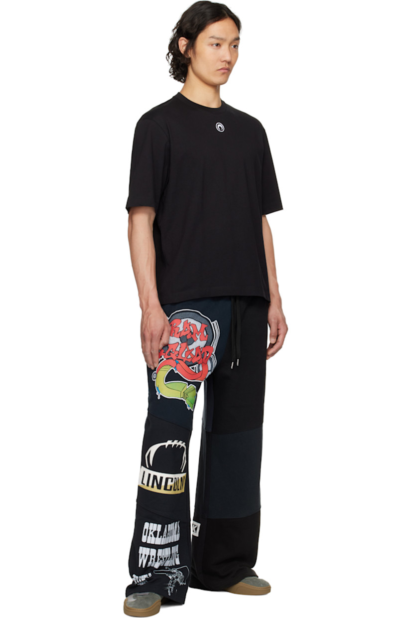 GOTS-certified organic cotton jersey T-shirt. 

· Rib-knit crewneck
· Logo embroidered at front
· Logo patch at back collar

Part of the Borderline collection.

Supplier color: Black cotton