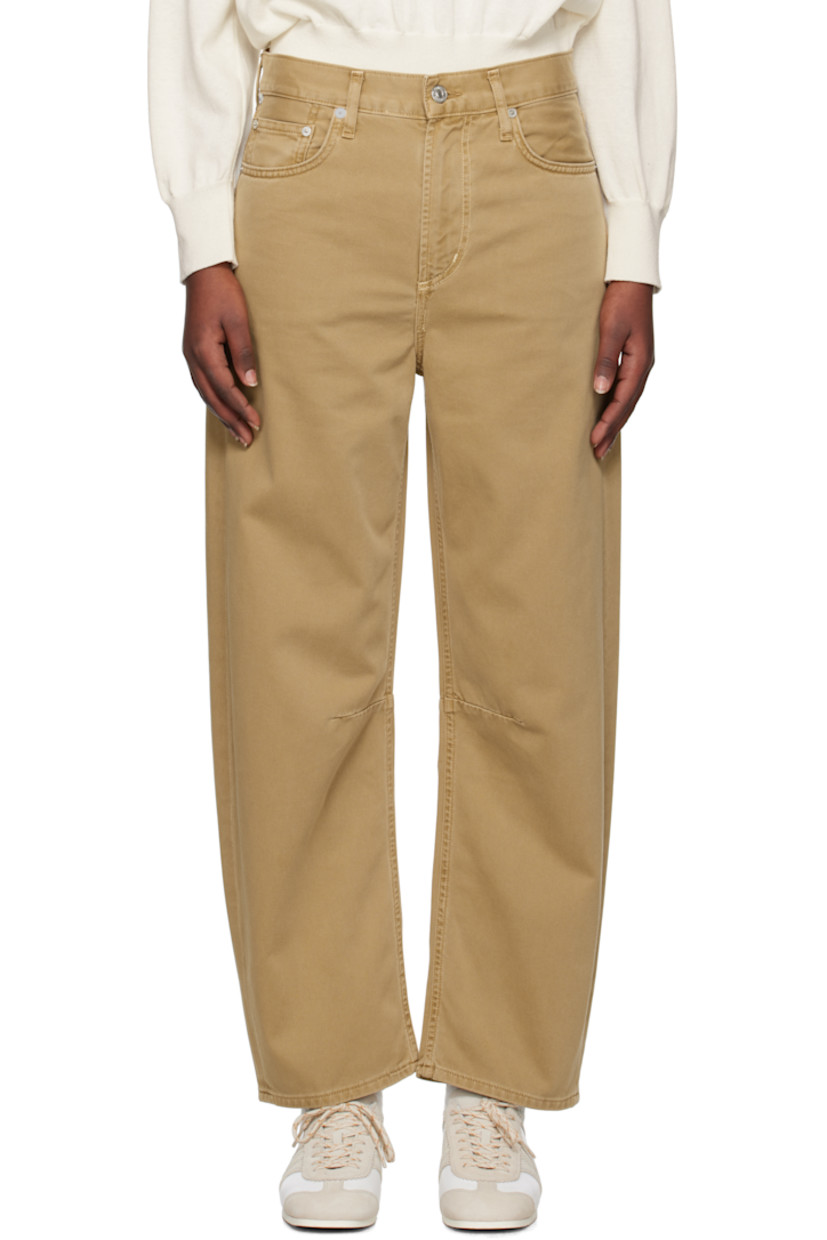 Heavyweight non-stretch regenerative cotton denim jeans. 

· Loose-fit and tapered
· Belt loops and logo flag at waistband
· Five-pocket styling
· Zip fly
· Darts at knees
· Leather logo patch at back waistband

Supplier color: Heirloom