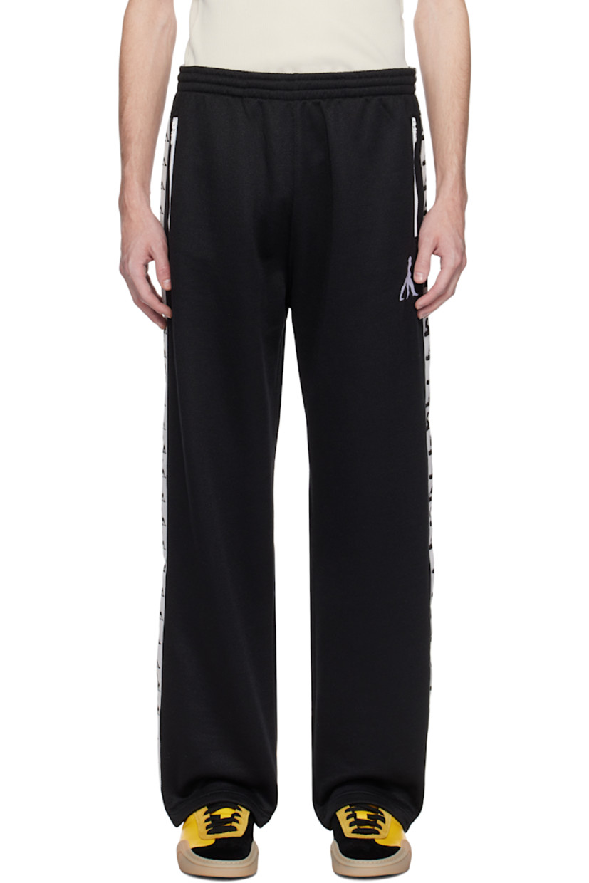 French terry sweatpants. 

· Concealed drawstring at elasticized waistband
· Two-pocket styling
· Graphic embroidered at front
· Graphic-woven trim at outseams

Available exclusively at SSENSE.

Supplier color: Black