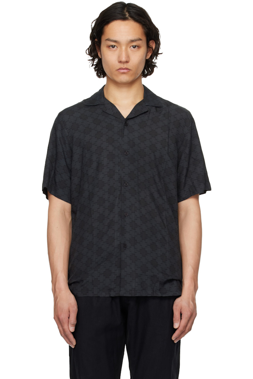Lightweight viscose poplin shirt. Graphic pattern printed throughout.

· Open spread collar
· Button closure
· Tennis-tail hem

Supplier color: Black