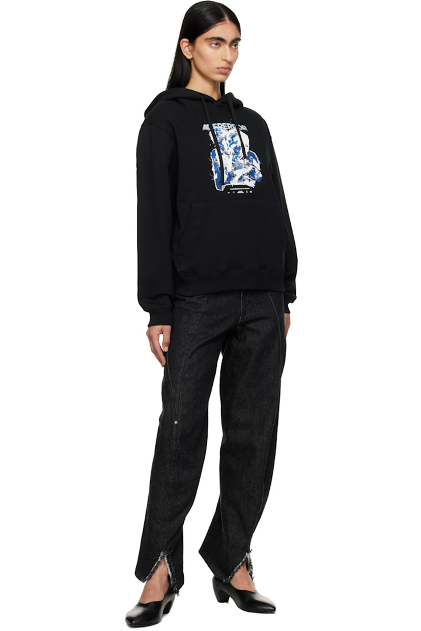 French terry hoodie.

· Drawstring at hood
· Logo and text printed at chest
· Graphic bonded at chest
· Kangaroo pocket
· Rib-knit hem and cuffs
· Dropped shoulders
· Frayed logo flag with topstitching at back

Supplier color: Noir