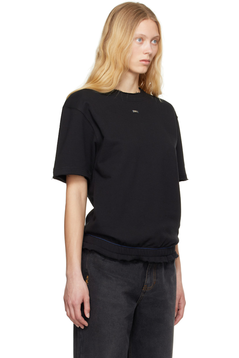 French terry sweatshirt. Raw edges throughout. 

· Crewneck
· Hand-stitched logo plaque at chest
· Elasticized hem
· Frayed flag at back

Supplier color: Noir