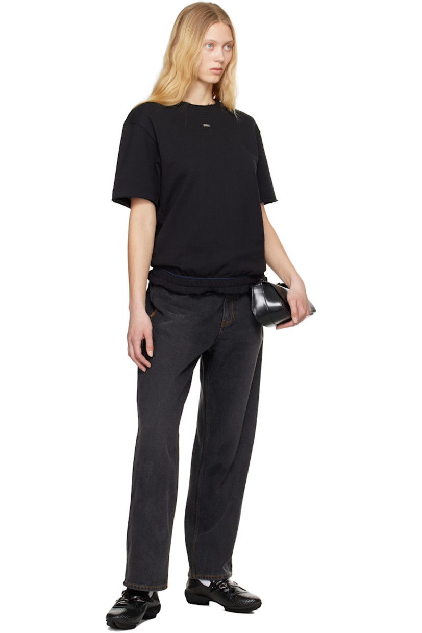 French terry sweatshirt. Raw edges throughout. 

· Crewneck
· Hand-stitched logo plaque at chest
· Elasticized hem
· Frayed flag at back

Supplier color: Noir