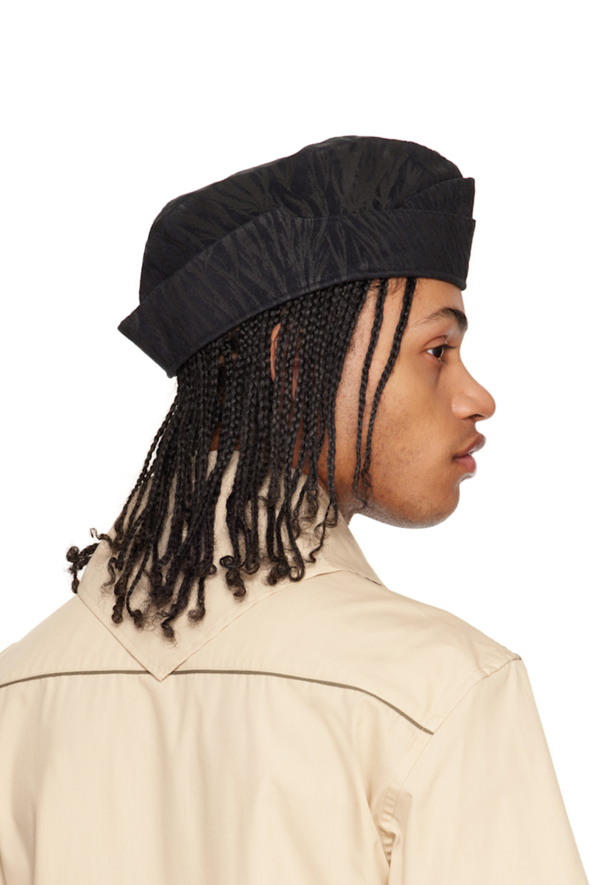 Cotton canvas hat in black.

· Graphic pattern printed throughout
· Full satin lining

Supplier color: Black Camouflage
