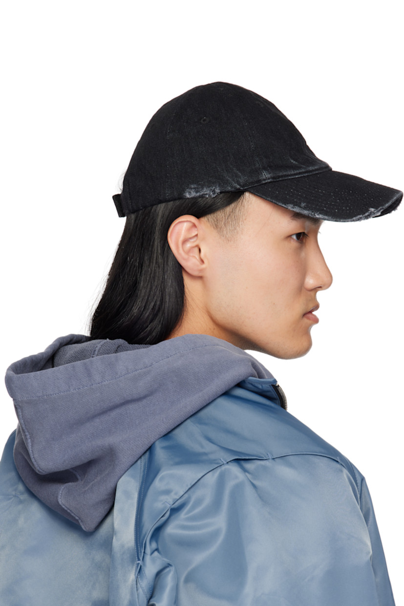 Denim cap in black. Fading and hand-distressing throughout.

· Garment-dyed
· Curved brim 
· Velcro fastening at back
· Plain-woven browband

Supplier color: Washed black