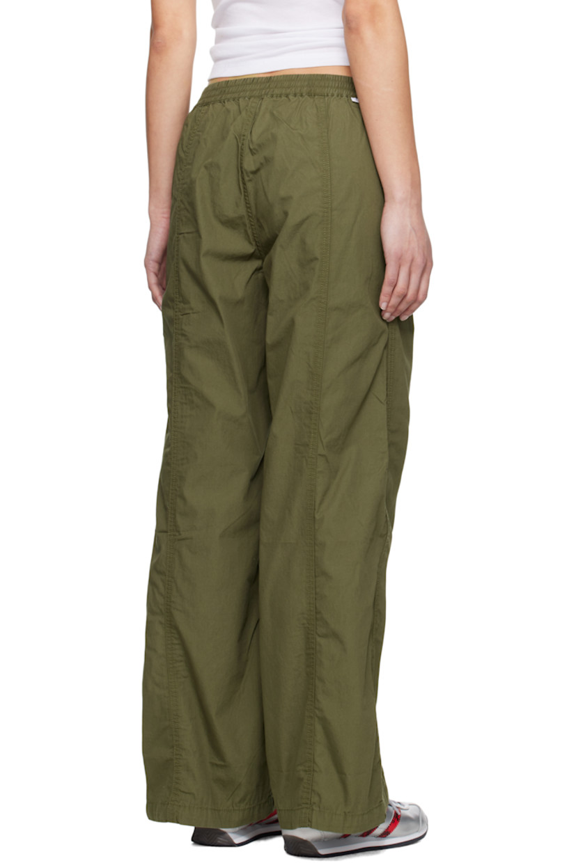 Loose-fit cotton poplin trousers.

· Logo flag at partially elasticized waistband
· Two-pocket styling
· Zip fly
· Central seam at front and back legs

Supplier color: Ivy green