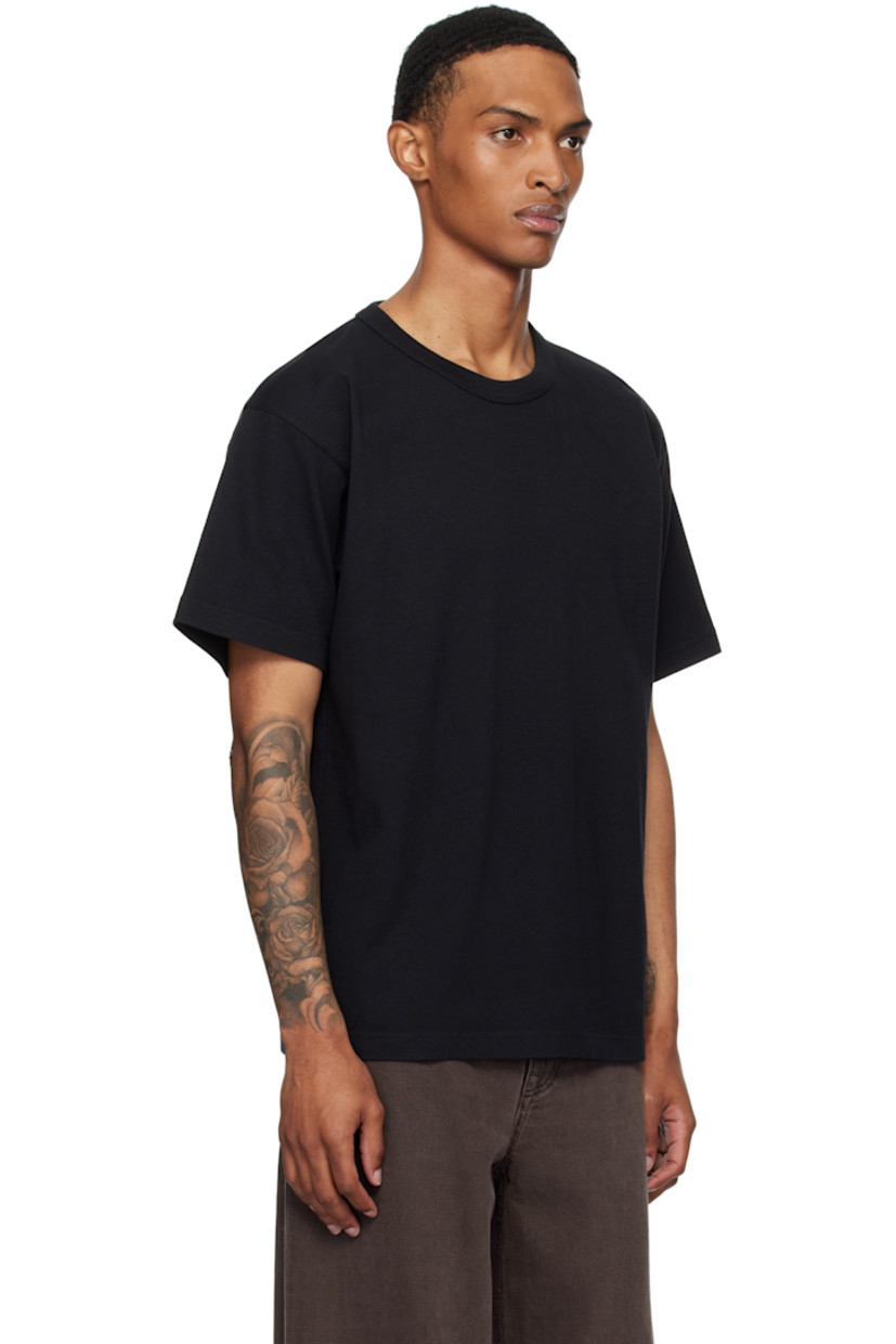 Heavyweight 290 gsm organic cotton jersey T-shirt.

· Rib-knit crewneck
· Dropped shoulders
· Logo-embroidered locker loop at back collar

Supplier color: Black